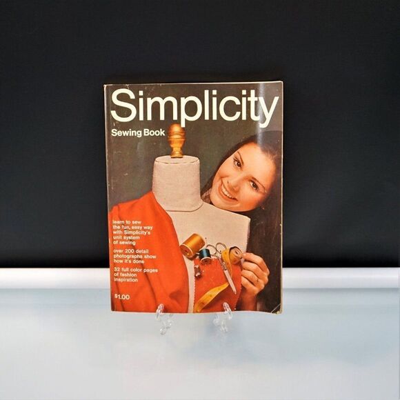 Simplicity Sewing Book 1969 Illustrated Paperback - Picture 1 of 13